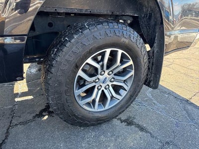 2022 Ford F-150 LARIAT 4WD SuperCrew 5.5' Box