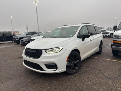 2025 Chrysler Pacifica Limited FWD