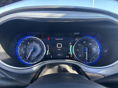 2025 Chrysler Pacifica Limited FWD