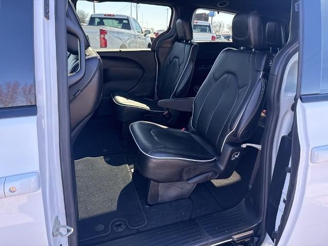 2025 Chrysler Pacifica Limited FWD