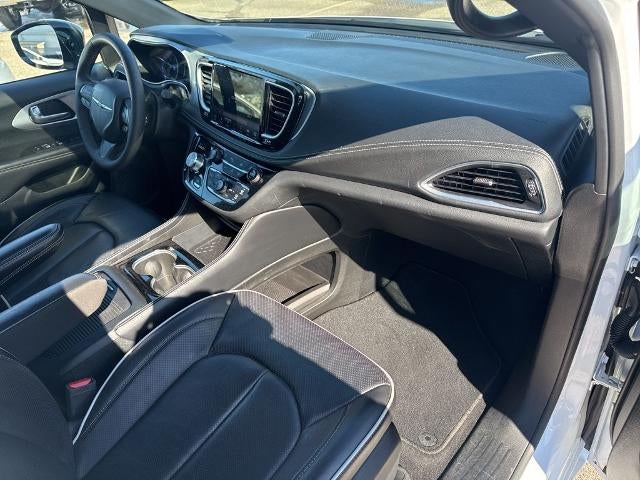 2025 Chrysler Pacifica Limited FWD