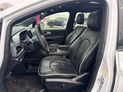 2025 Chrysler Pacifica Limited FWD