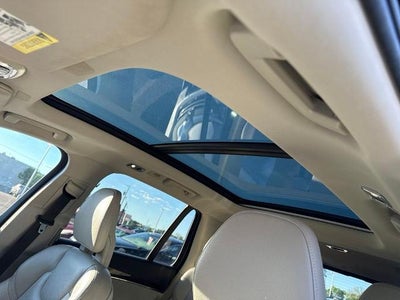 2016 Volvo XC90 T6 Momentum